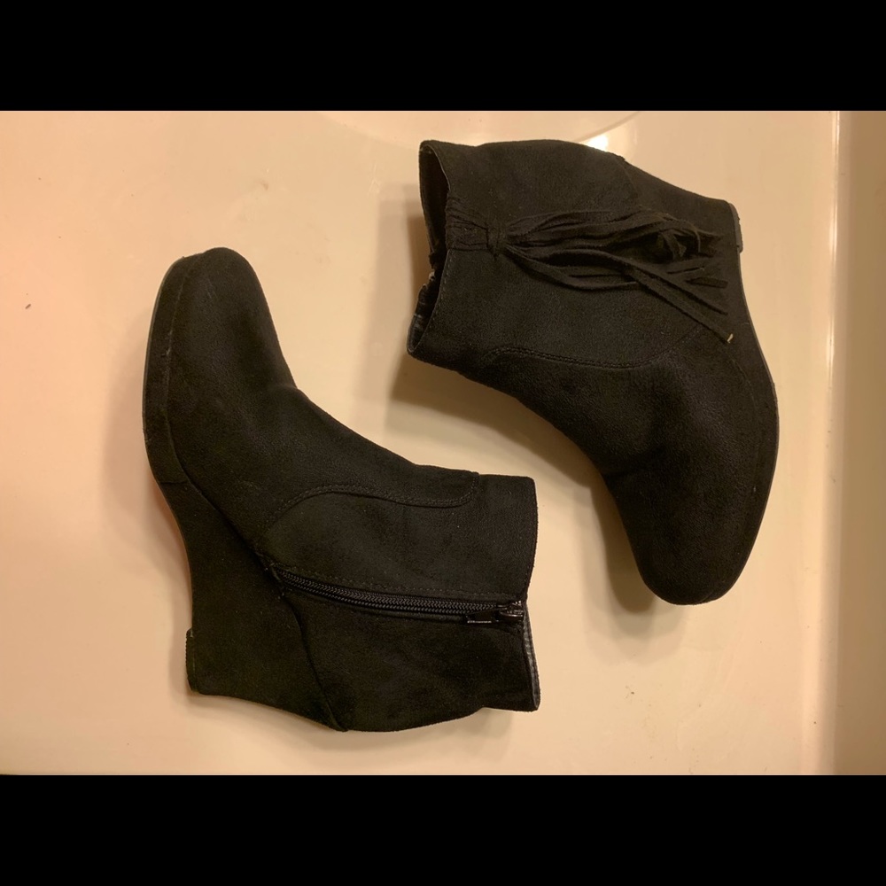 Black Fringe Wedges